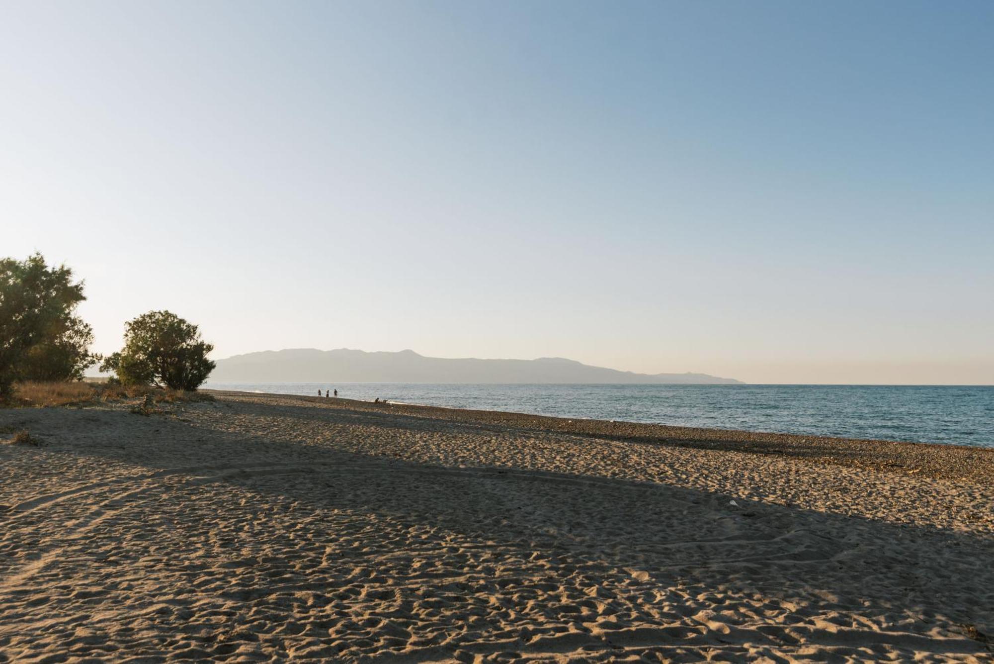 Wooden Beach House Villa Gerani  ภายนอก รูปภาพ