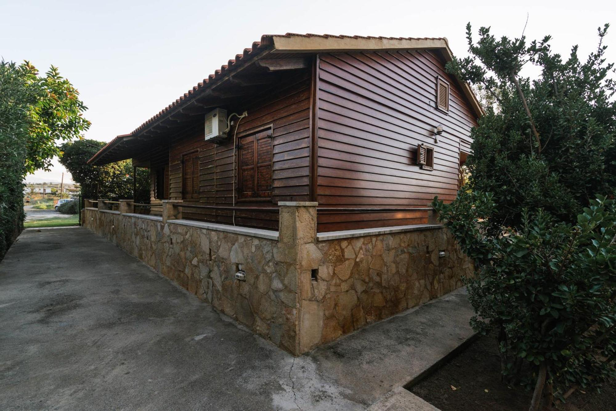 Wooden Beach House Villa Gerani  ภายนอก รูปภาพ