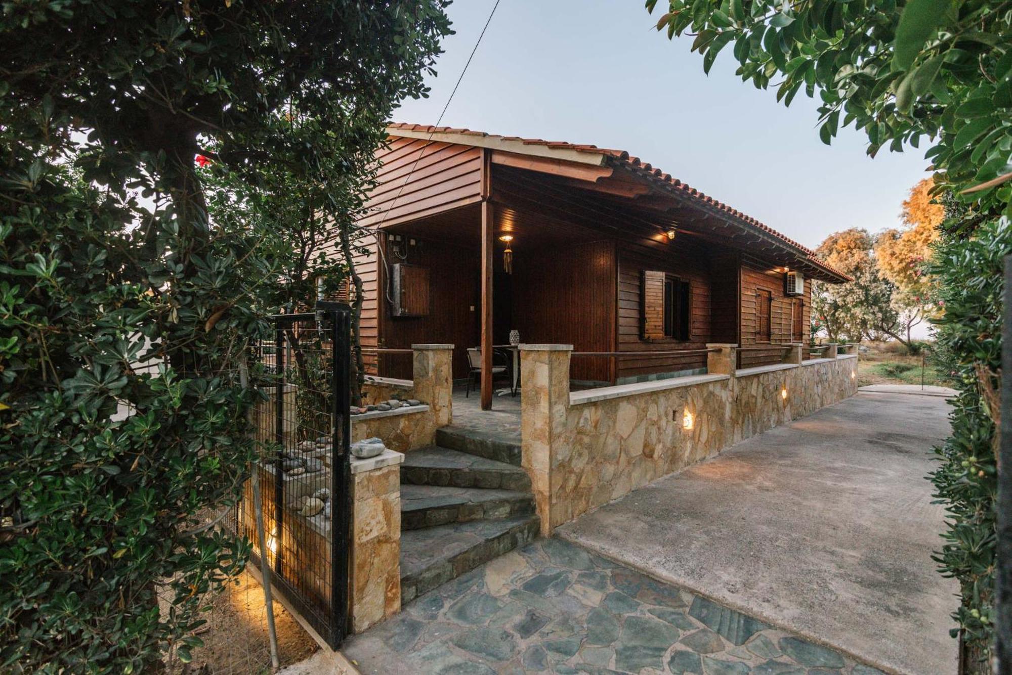 Wooden Beach House Villa Gerani  ภายนอก รูปภาพ